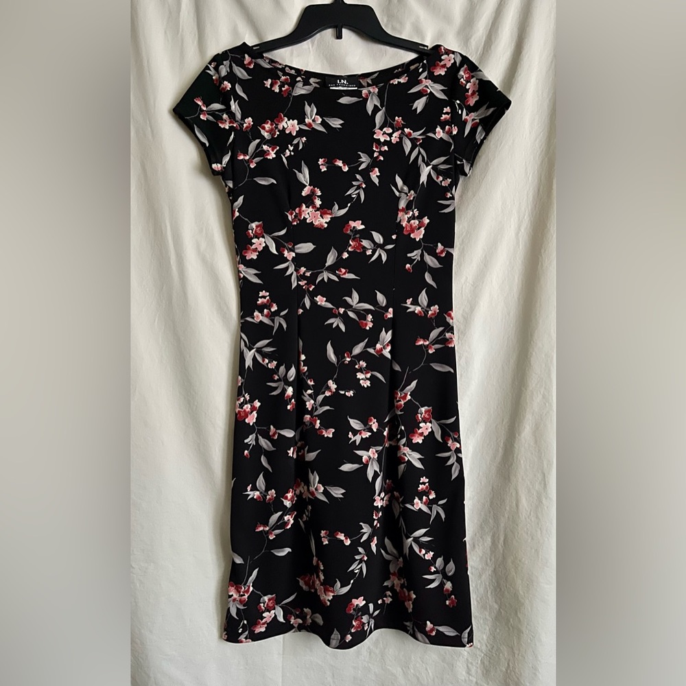 Perfect Floral! I.N San Francisco black & coral, cap sleeve dress